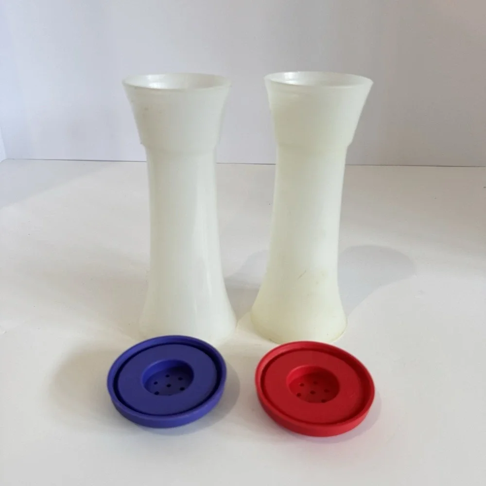 Tupperware Hourglass Salt & Pepper Shakers Blue &‎ Red Top